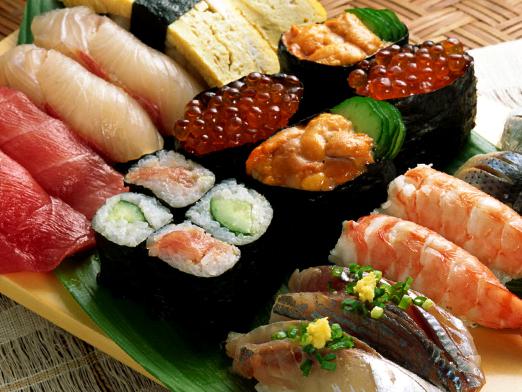 Qual a diferença entre sushi e rolo?