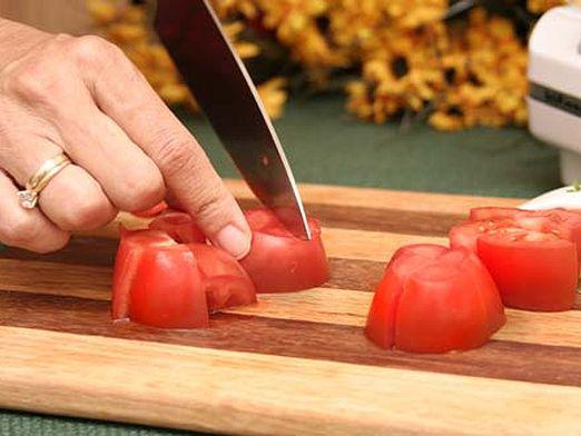 Como cortar os tomates?
