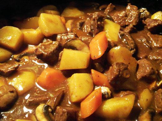 Como cozinhar goulash de carne?