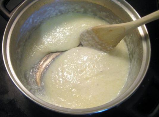 Como cozinhar mingau de semolina no leite?