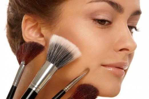 Como usar um bronzer facial?