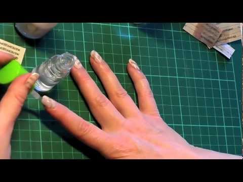 Como fazer uma manicure com um jornal?