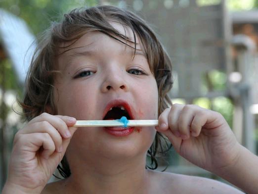 Quantos dentes de bebê eles têm?