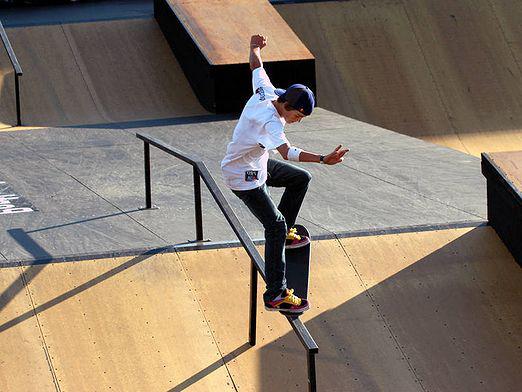 Como fazer truques em um skate?