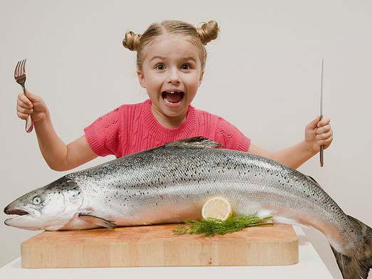 Que tipo de peixe devo dar a uma criança?